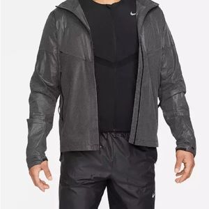 Nike Men's Storm-FIT ADV Run Division Running Jacket